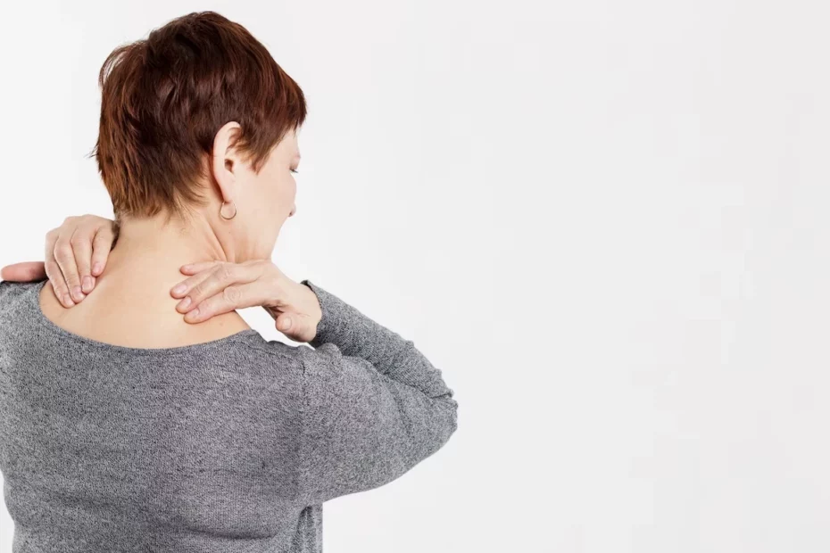 Uma mulher com dor no pescoço pode ser diagnosticada com Síndrome de Cushing.
